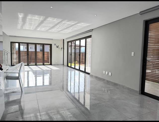 5 BEDROOM TOWNHOUSE FOR SALE IN IZINGA